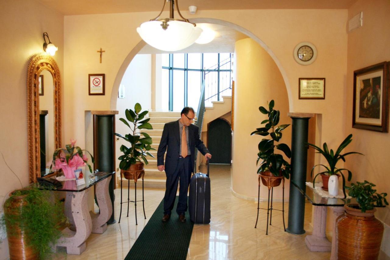 Hotel Corte Vecchia San Prospero ภายนอก รูปภาพ