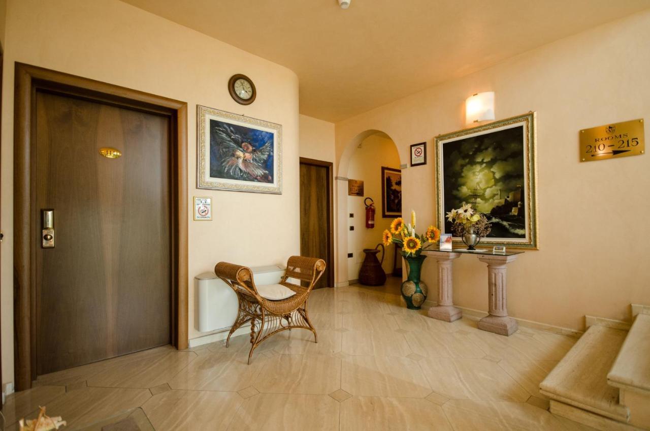 Hotel Corte Vecchia San Prospero ภายนอก รูปภาพ