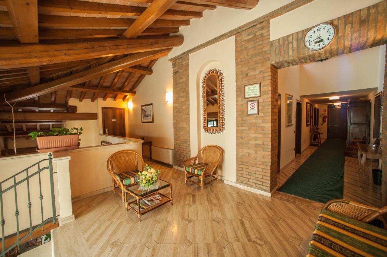 Hotel Corte Vecchia San Prospero ภายนอก รูปภาพ