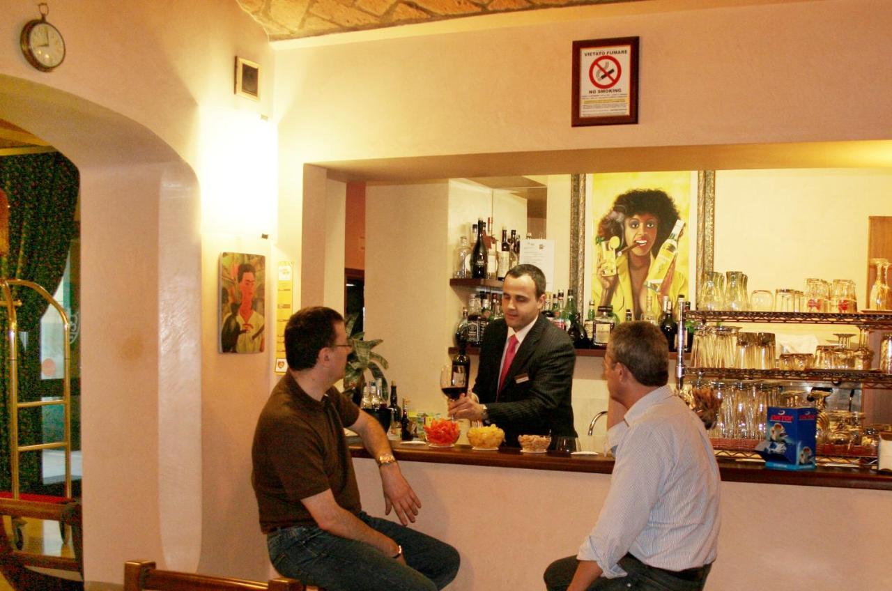 Hotel Corte Vecchia San Prospero ภายนอก รูปภาพ
