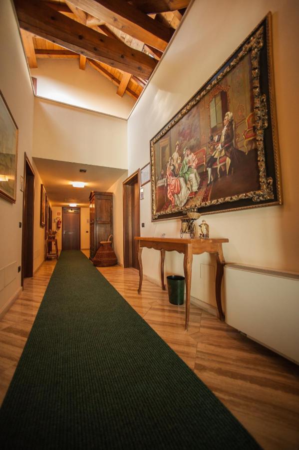 Hotel Corte Vecchia San Prospero ภายนอก รูปภาพ