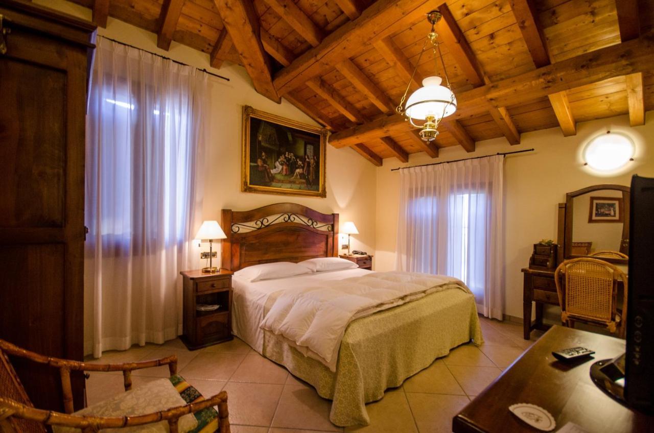 Hotel Corte Vecchia San Prospero ภายนอก รูปภาพ