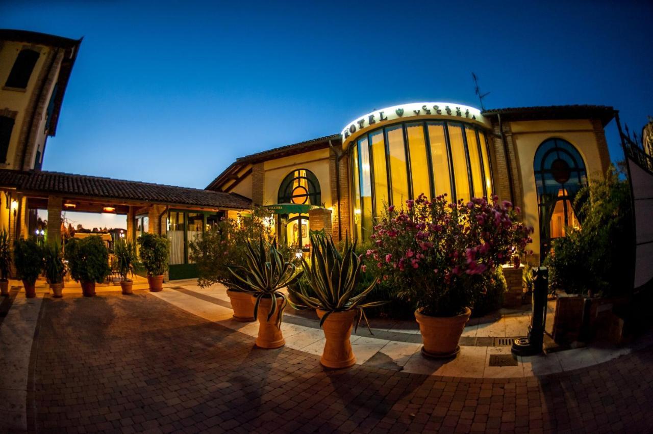 Hotel Corte Vecchia San Prospero ภายนอก รูปภาพ