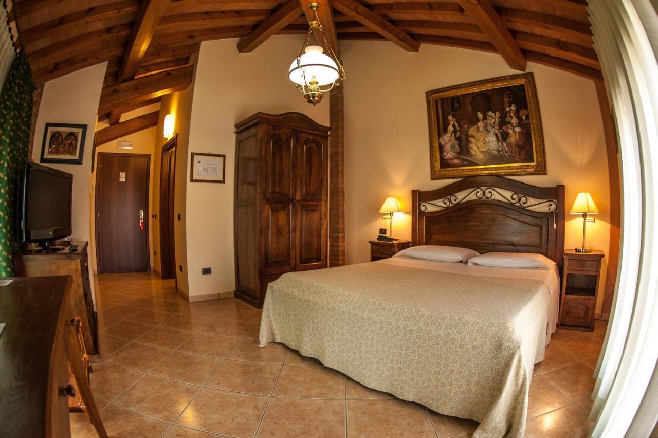 Hotel Corte Vecchia San Prospero ภายนอก รูปภาพ