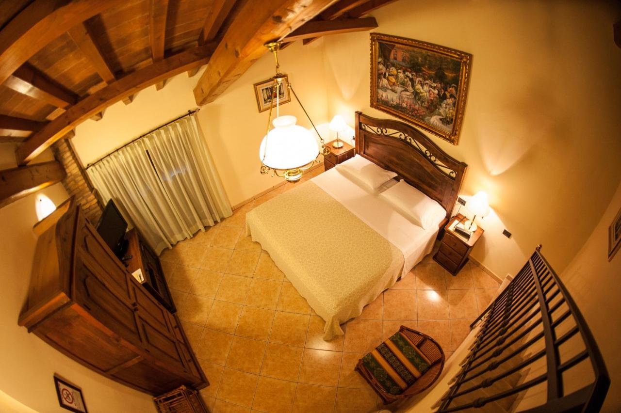 Hotel Corte Vecchia San Prospero ภายนอก รูปภาพ