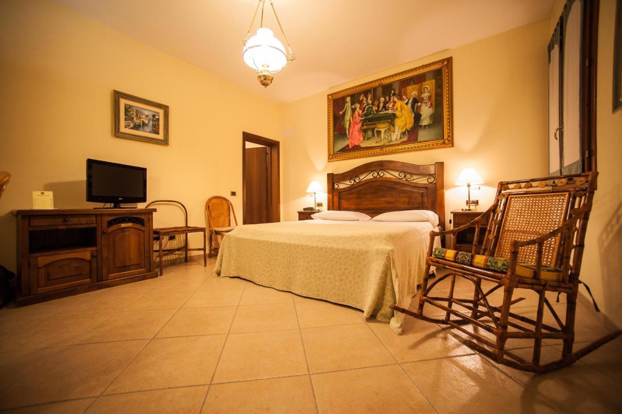 Hotel Corte Vecchia San Prospero ภายนอก รูปภาพ