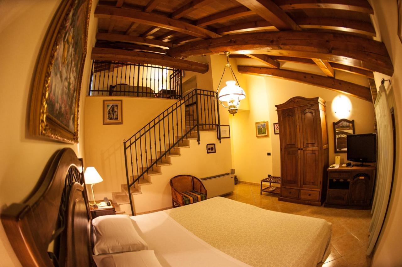 Hotel Corte Vecchia San Prospero ภายนอก รูปภาพ
