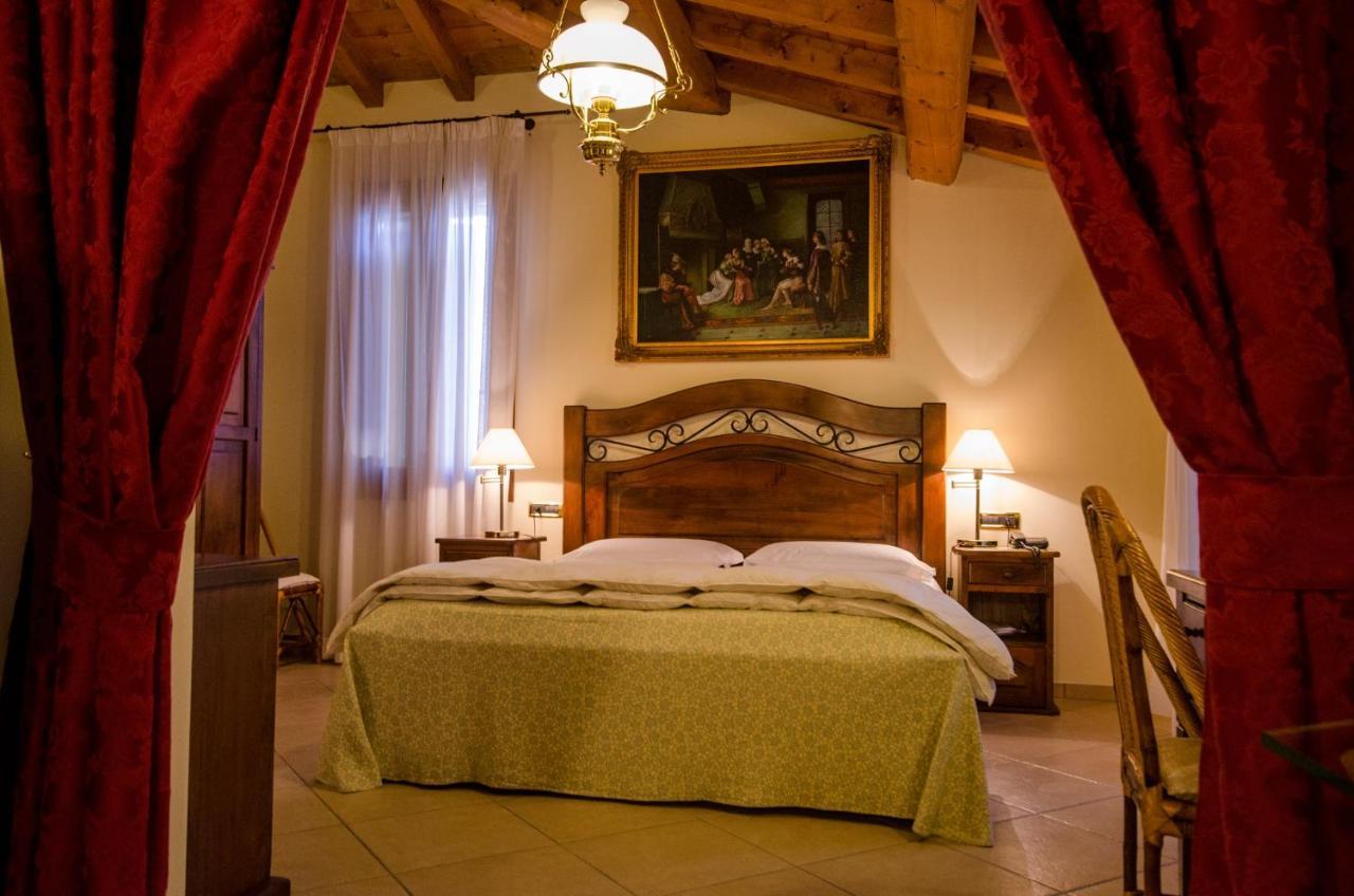 Hotel Corte Vecchia San Prospero ภายนอก รูปภาพ