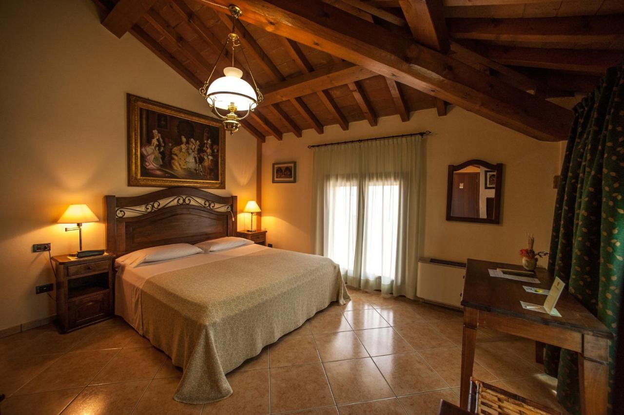 Hotel Corte Vecchia San Prospero ภายนอก รูปภาพ