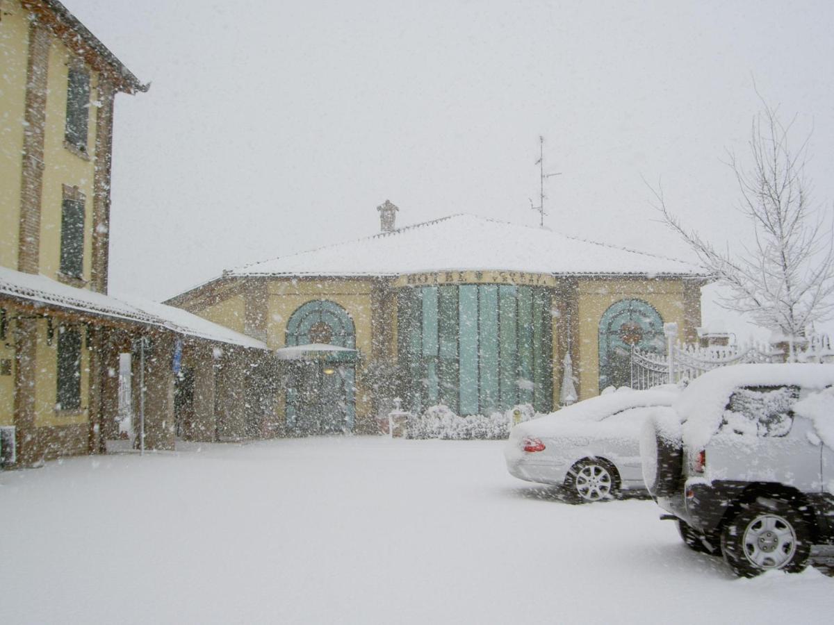Hotel Corte Vecchia San Prospero ภายนอก รูปภาพ