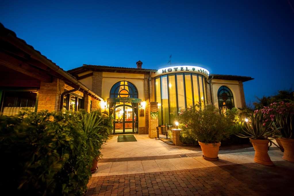 Hotel Corte Vecchia San Prospero ภายนอก รูปภาพ