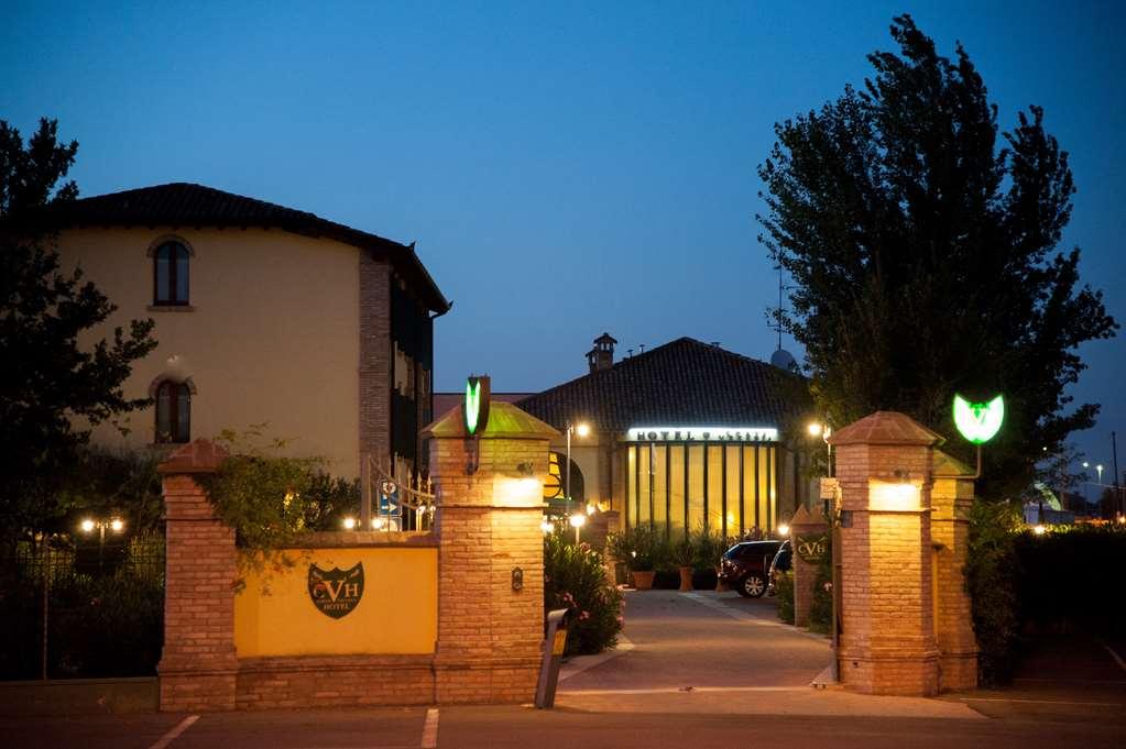 Hotel Corte Vecchia San Prospero ภายนอก รูปภาพ