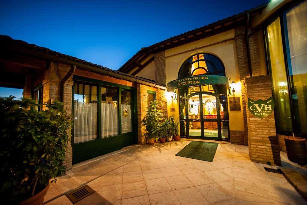 Hotel Corte Vecchia San Prospero ภายนอก รูปภาพ